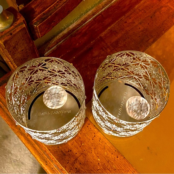 Bath & Body Works Single Wick Silver & White Snowflake Sparkly Candle Holder Set - Picture 2 of 3